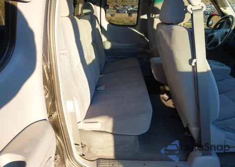 2001 Toyota Tundra Sr5 V8 from USA, damaged, VIN 5TBBT44191S190351